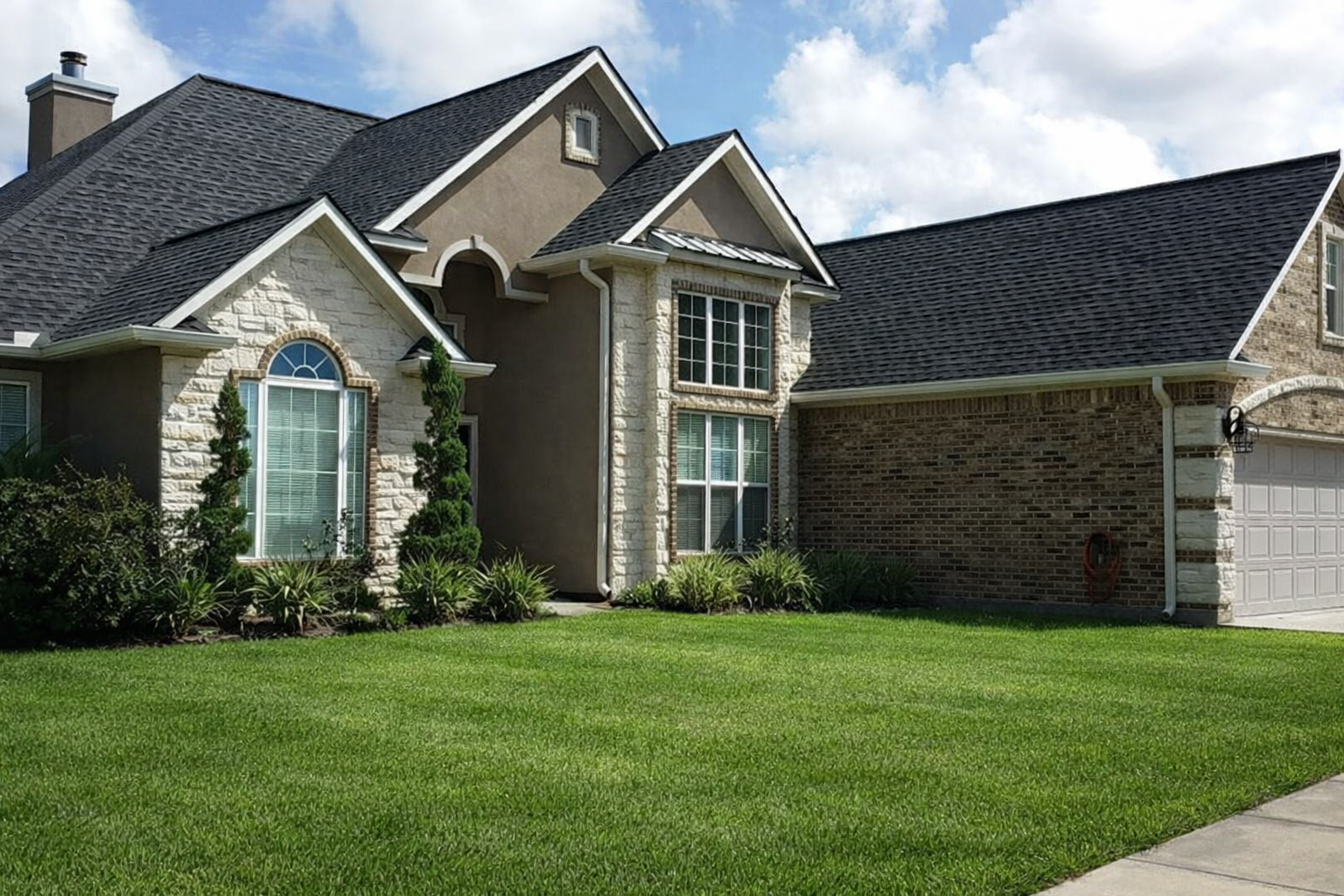 GD Construction custom stone and brick home